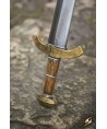 Une épée médiévale tout à fait classique, solide et élégante