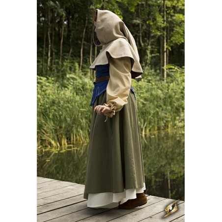 Un exemple de costume avec la capuche médiévale