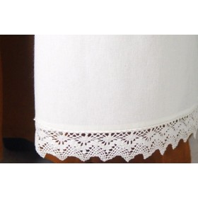 TABLIER AVEC BORDURE EN DENTELLE