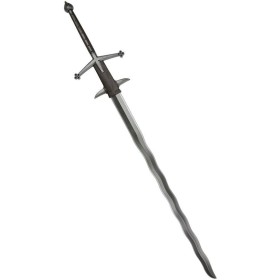 Une épée impressionnante par sa taille et par sa lame flamberge ondulant comme une flamme sur toute la longueur