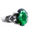 l'anneau médiéval en argent avec œil vert est brillant est brillant, imposant et élégant.