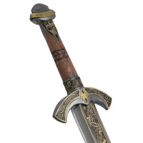 Des runes viking sont incrustés sur la garde et la lame de l'épée EDDA.