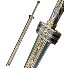 La lame de la lourde épée du Berseker est parcourue de runes viking