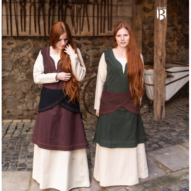 Deux femmes avec une robe médiévale et une ceinture en coton de type Sora