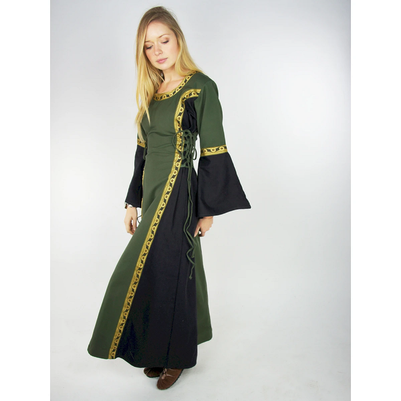 Cette robe médiévale en coton noir et vert met la silhouette en valeur