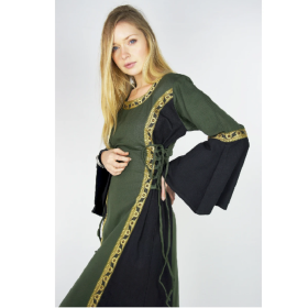Une robe médiévale en tissu vert et noir