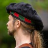 Vue sur le côté dégagé par le béret du ménestrel