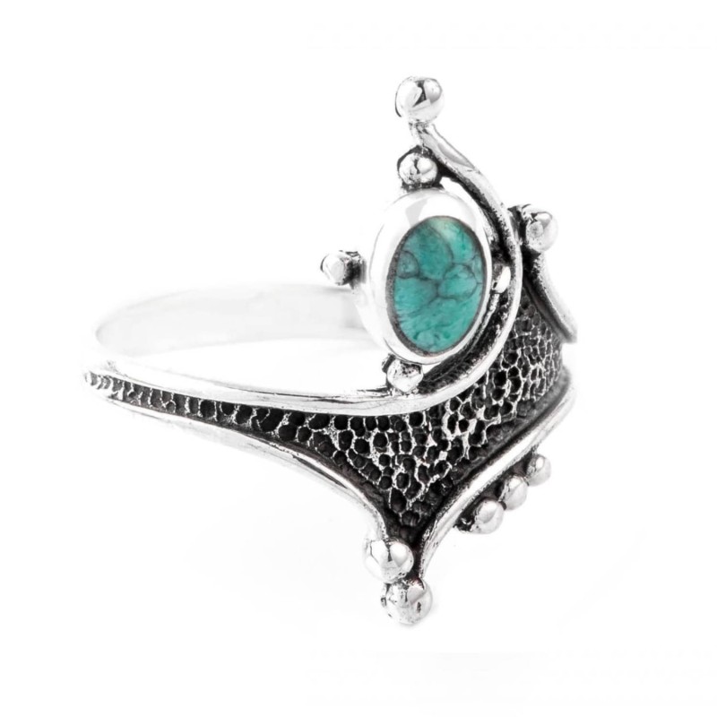 Cette bague bohème avec une gemme turquoise est d'une originalité rare !