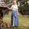 La jupe bleue et son jupon écru vus de trois-quarts