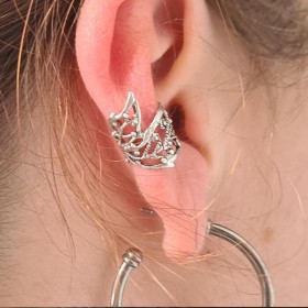 Pince d'oreille placée bas sur l'hélix