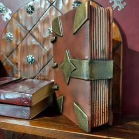Un faux livre à lancer