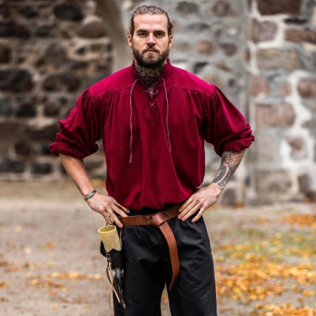 La chemise médiévale rouge bordeaux vue de face