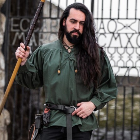 Une chemise médiévale verte