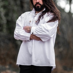 Cette chemise médiévale blanche pour homme donne une alure masculine d'époque