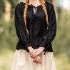 Une chemise médiévale noire pour femme