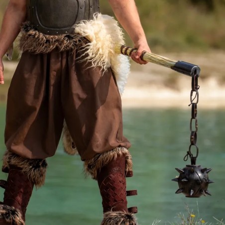 Un fléau boule à pointe avant le combat